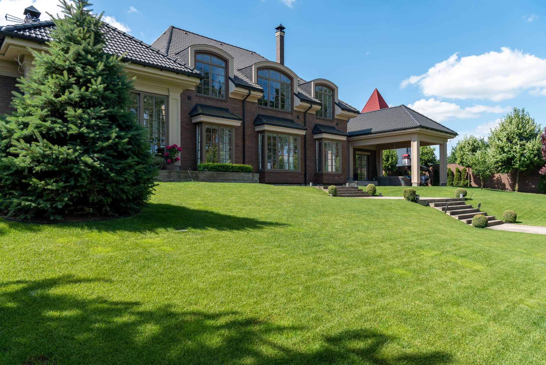 Beautiful maintained lawn by Amaya Lawn Care